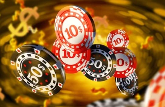 Pengguna memegang smartphone menampilkan platform oscartogel yang ramah mobile
